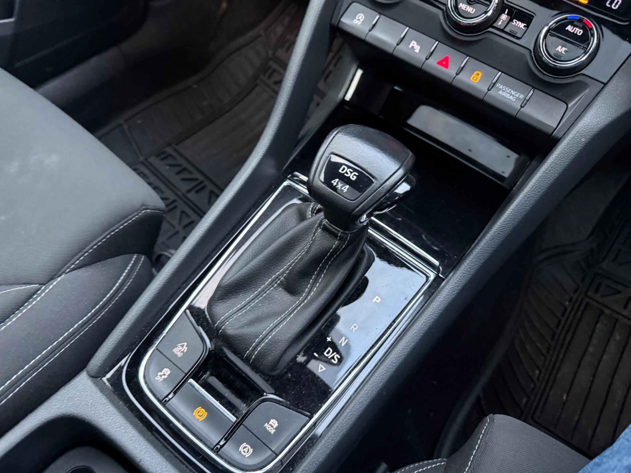 Skoda Karoq 2.0 TSI SportLine DSG 4WD Euro 6 (s/s) 5dr — photo 85 of 112